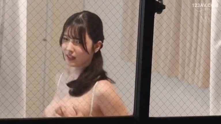 《隣室の彩月七緒》平凡なおじさんが理性を失う…フェロモン全開の誘惑に抗えない濃密密着ドラマ
